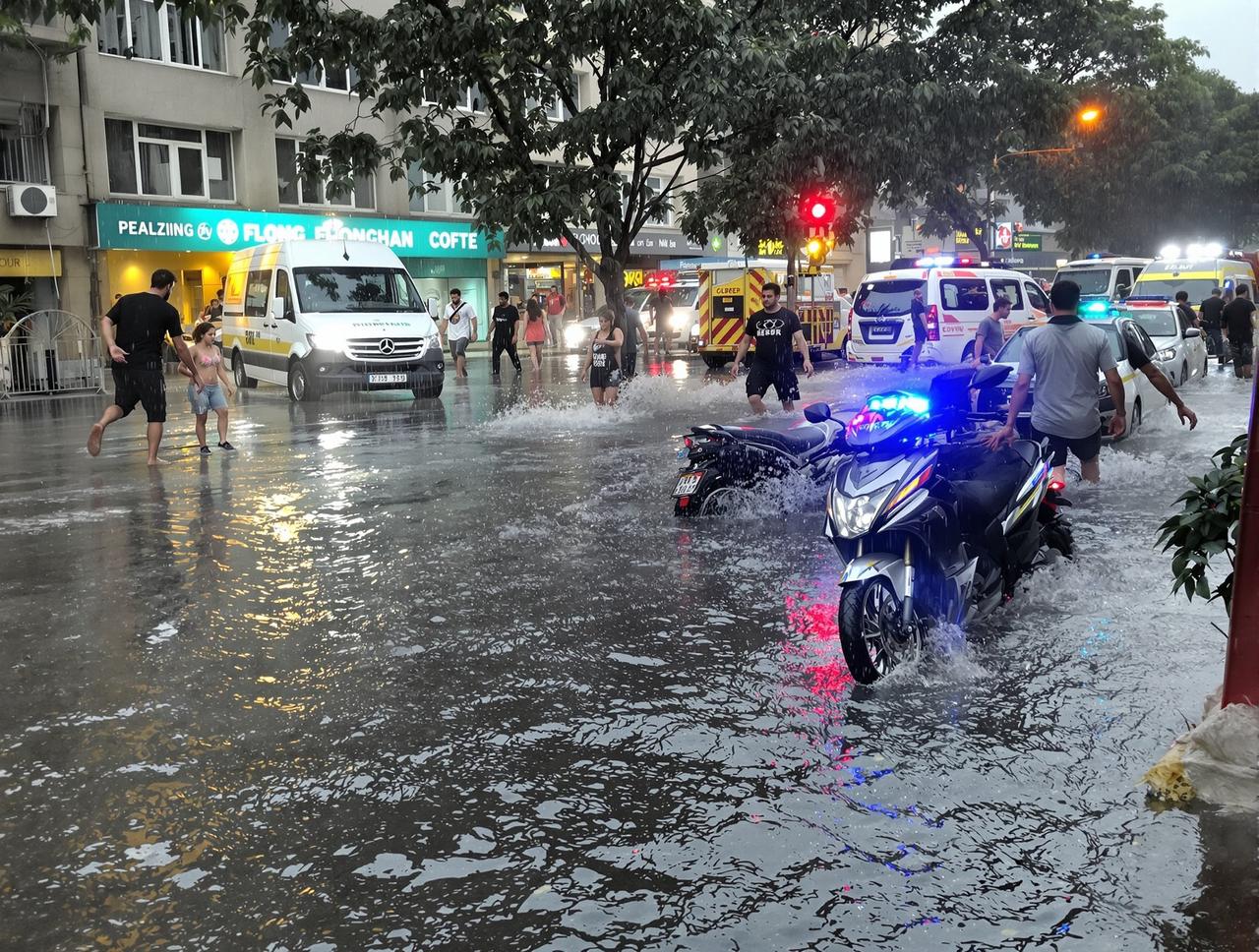 吃瓜吧 - 某城市突发暴雨引发内涝，多路段交通瘫痪